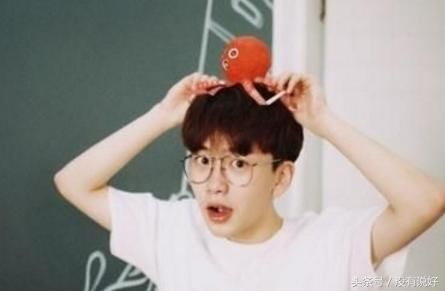 摘掉眼镜的抖音男神费启鸣上《快乐大本营》,