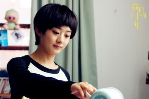 赵丽颖短发老十岁,锅盖头显呆萌,丸子头最可爱