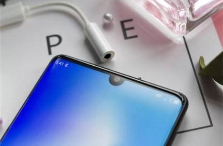 vivo Z5来袭:渐变色+骁龙710+2600万,缔造千元
