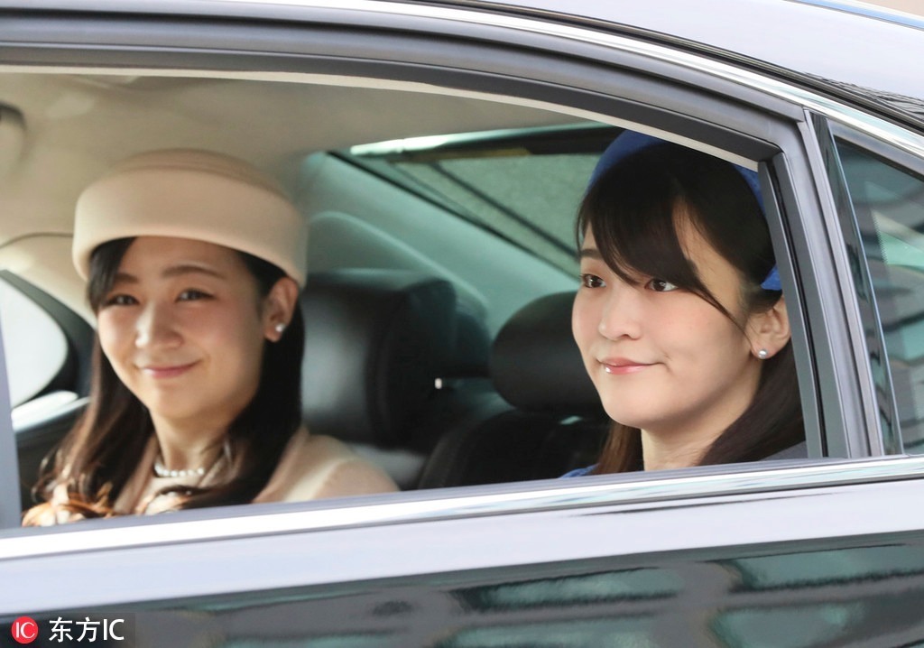日本皇室成员现身皇宫微笑打招呼 真子公主淡
