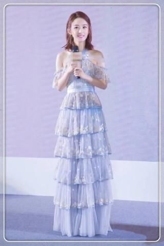 当范冰冰和赵丽颖同穿蛋糕裙,一个仙一个美,网