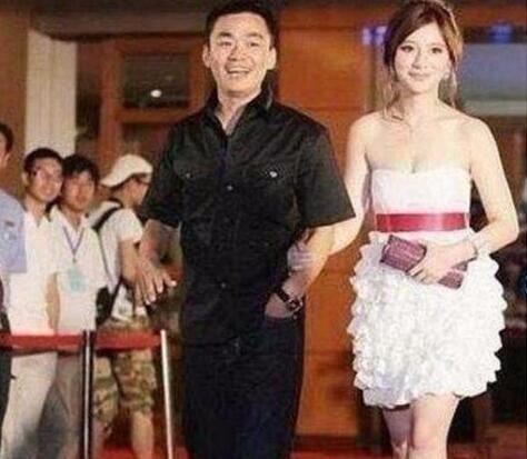 王宝强又要结婚了?女方温婉大气,眼神里充满了