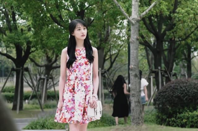 贝微微在剧中的8套衣服,图6是和肖奈初次约会