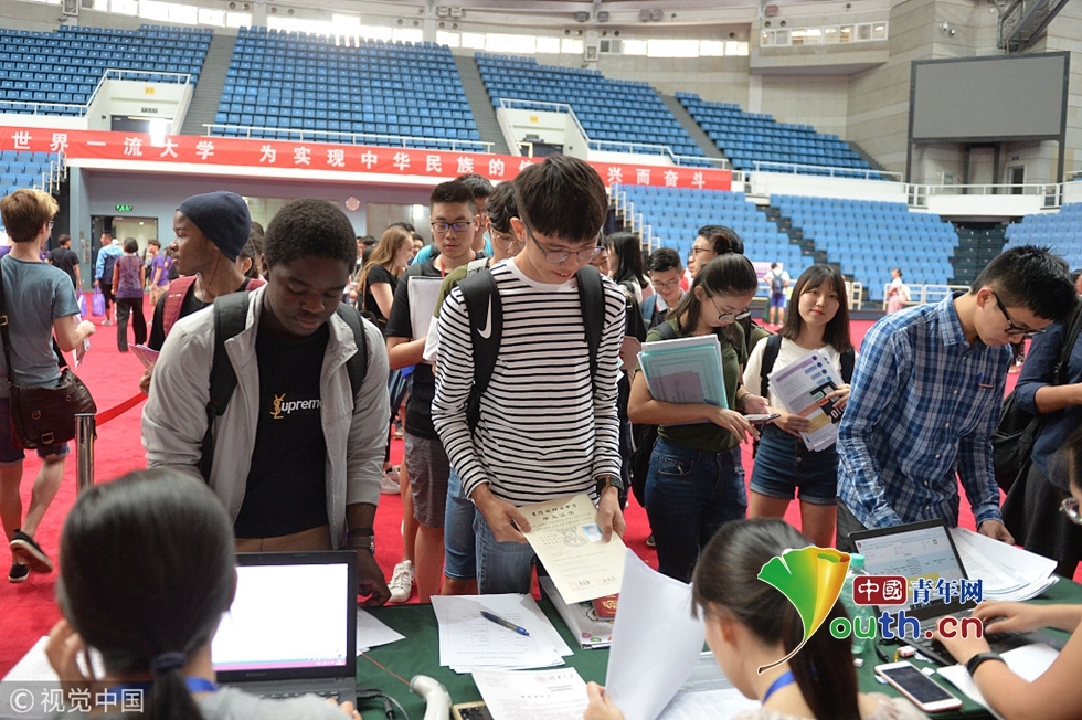 3800余名清华新生报到 年龄最小新生出生于2002年