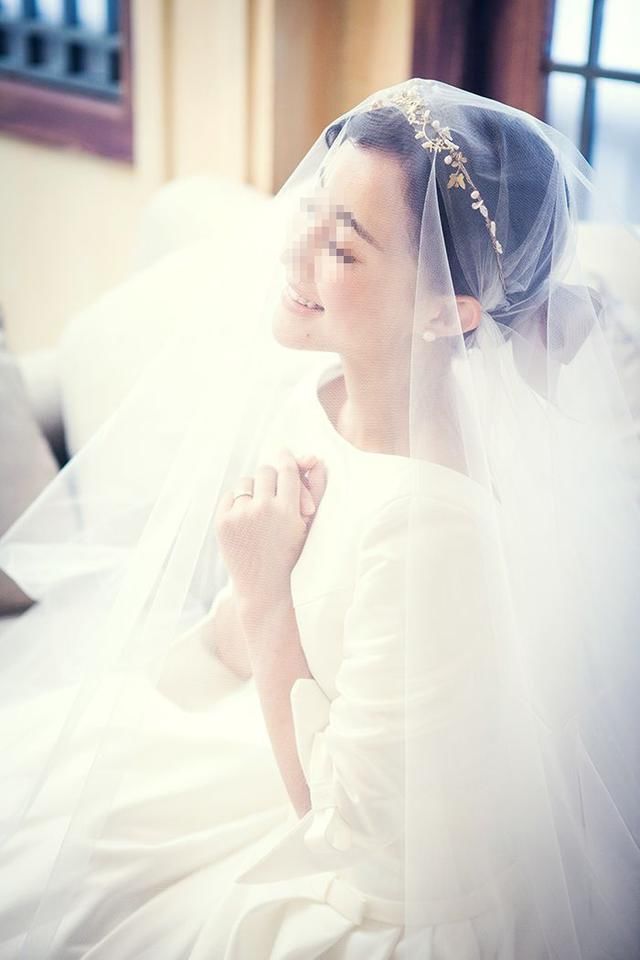 深夜回家,看见老婆和前男友抱在一起,得知真相,我不禁落泪