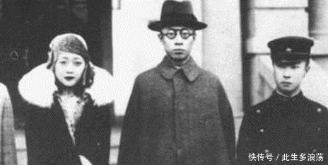 末代皇帝回故宫,售票员拦住让他买票,身后人的