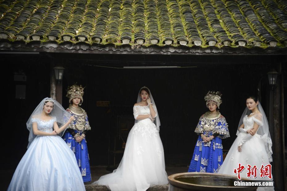 美如画 苗族姑娘与