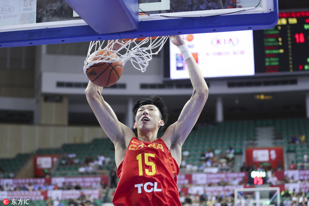 斯杯:中国男篮红队77-72突尼斯 周琦暴力扣篮