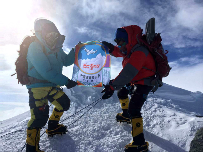 雪域雄鹰,展翅南极-西藏登山队员登顶南极洲最高峰,徒步南极点追记