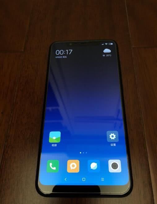 雷军小米8上手体验:aod熄屏显示+光学防抖,恐