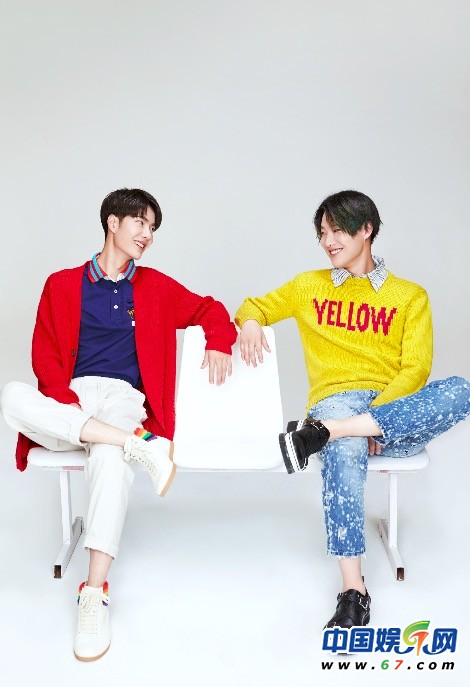 王一博&曹承衍双生line写真曝光 演绎青春活力freestyle