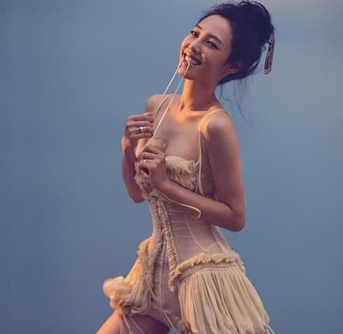 白百何泳照曝光,腰背后成最大亮点,网友:一看就知爱过陈羽凡