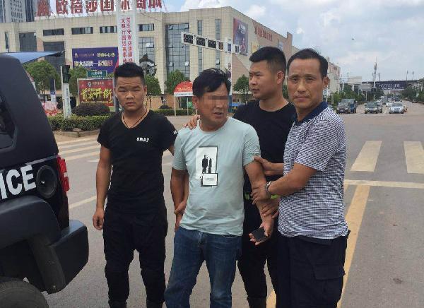 6月8日,大冶警方将涉嫌故意污染环境的网上逃犯冯某抓获.