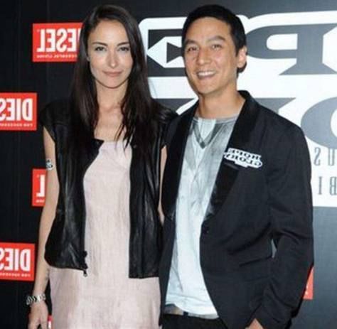 吴彦祖的妻子lisa selesner,是香港的个性模特,男神吴彦祖都没他高