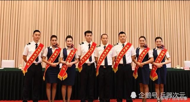 川航机长奖励500万元,乘务员各奖励100万元,英