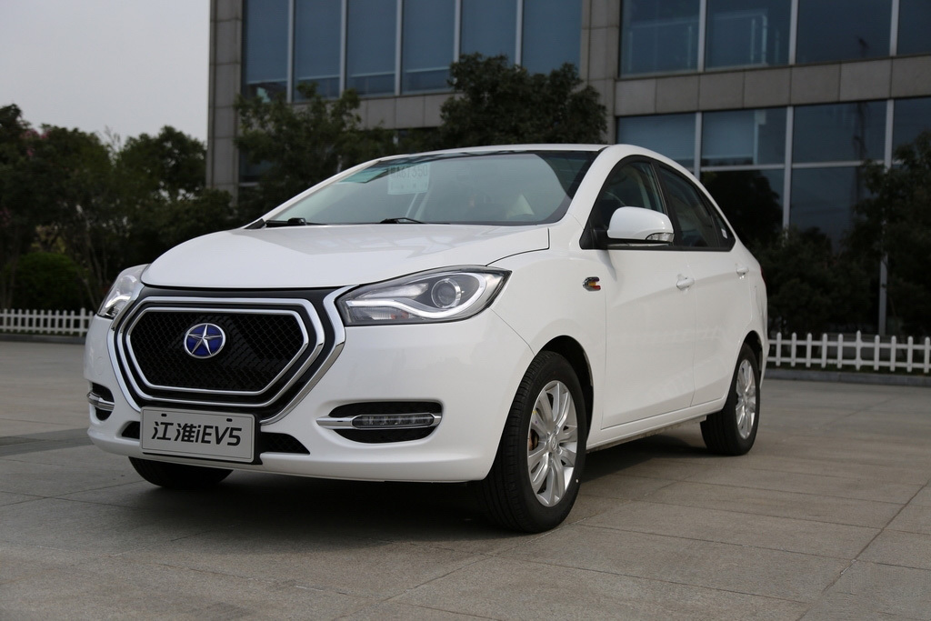 江淮iev5 空间优势明显/170km续航竞争无敌手