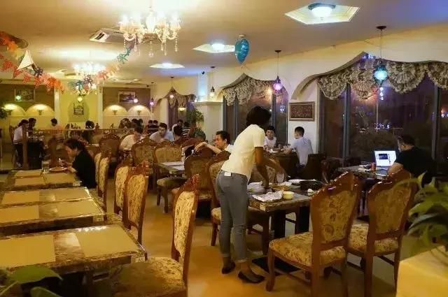 打脸!曾嫌武大樱花不好看的 如今要来边吃边喝