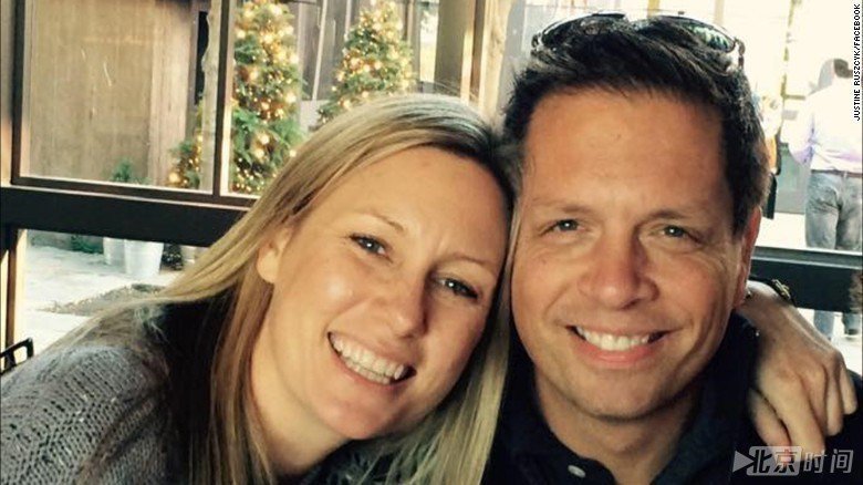 美国警察枪杀澳洲女子案线索公开 生前连打两通电话称“性侵犯” 美国警察枪杀澳洲女子案线索公开 生前连打两通电话称“性侵犯”