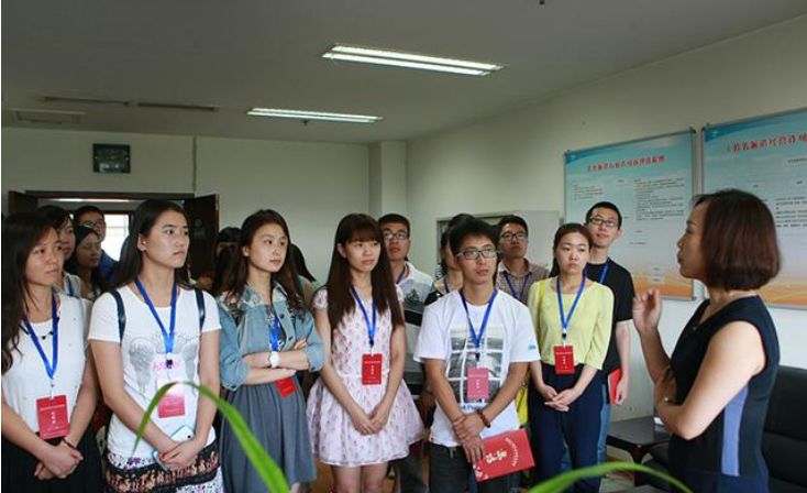 大二女生实习被灌酒喝醉,醒来找导师,导师却劝