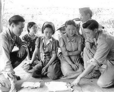 日军强迫妇女做慰安妇,设置关卡逼其脱光衣服过桥!