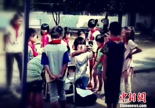 周星驰携《美人鱼2》剧组在广东龙门拍摄引围观
