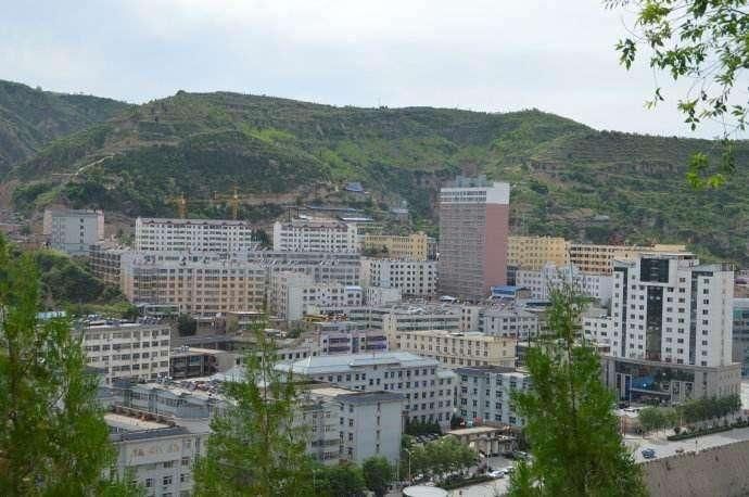 住的小县城属于四线城市房价高, 房贷利率又在