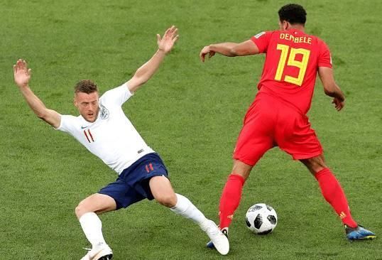 比利时队击败英格兰以小组第一晋级,场面精彩