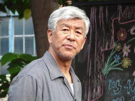 国家一级演员,被誉为中国第一村长,拍戏可以零