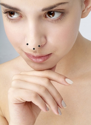 女人鼻子长痣面相图解