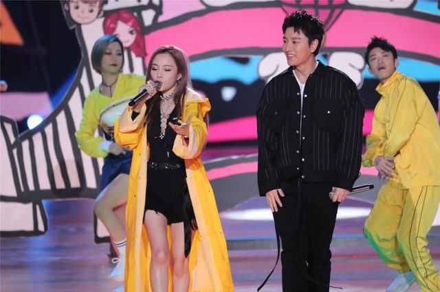 李小璐新拍电视剧女一号位置被取代,春晚名单