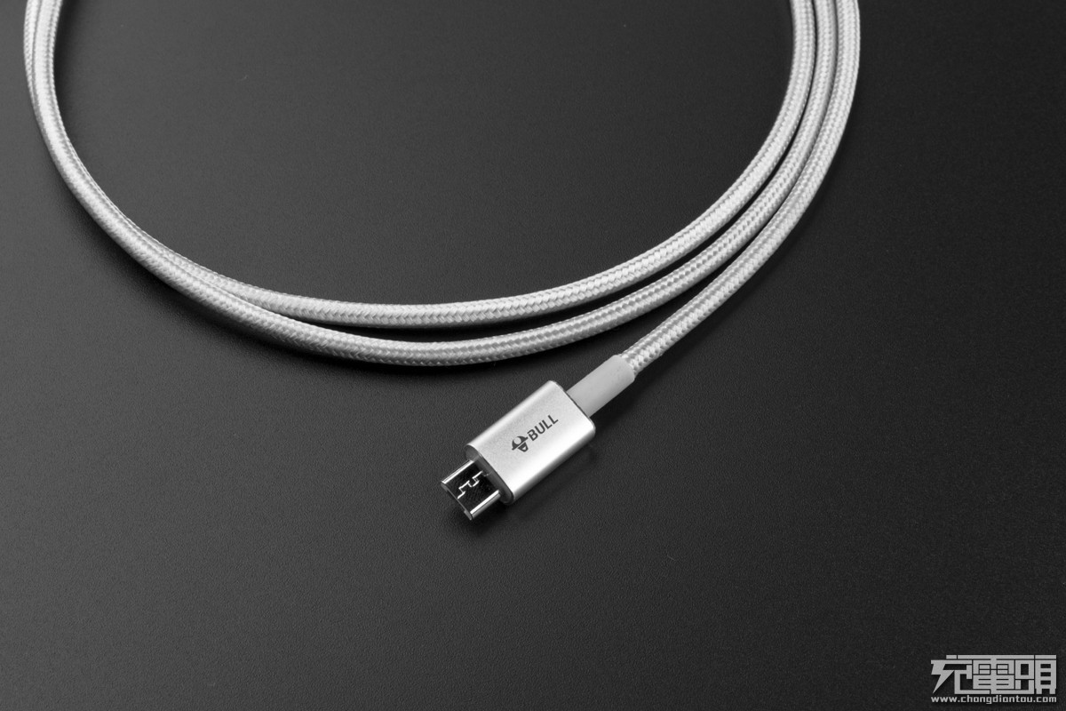 新配色给你好看:公牛安卓尼龙编织数据线图赏