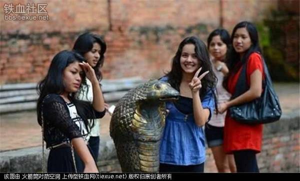 听起来一妻多夫好像很幸福的样子，可是这样一个女孩就要生很多个孩子，也是一大负担。