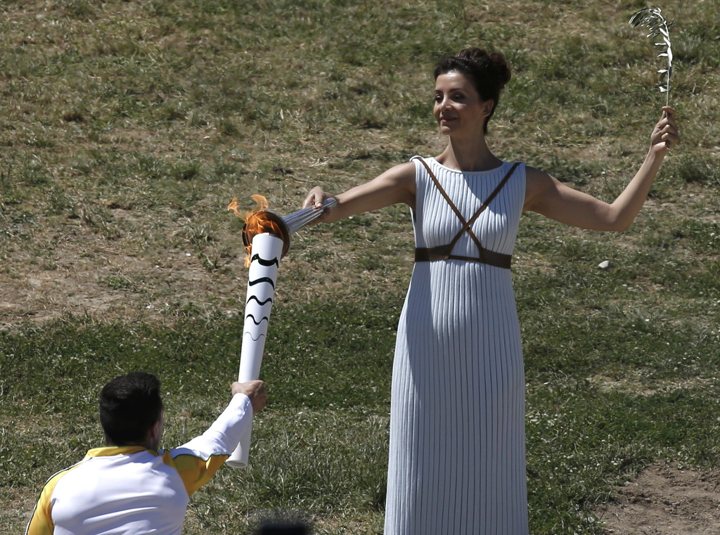 组图-奥运圣火采集成功 火炬传递正式开始 组图-奥运圣火采集成功 火炬传递正式开始