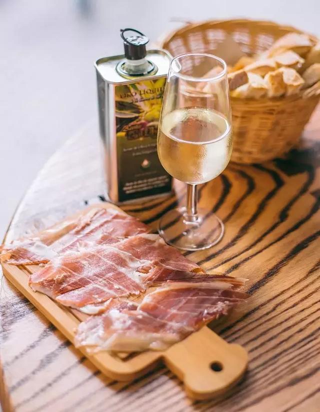 西班牙火腿是怎样炼成的?火腿该怎么吃才正宗