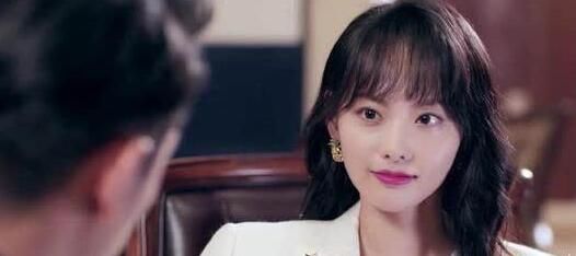 张嘉倪和刘诗诗长得好像对比图,张嘉倪老公是