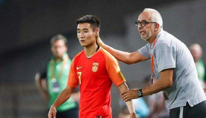 新主帅希丁克爆出国足3大问题!网友:胆真大,敢