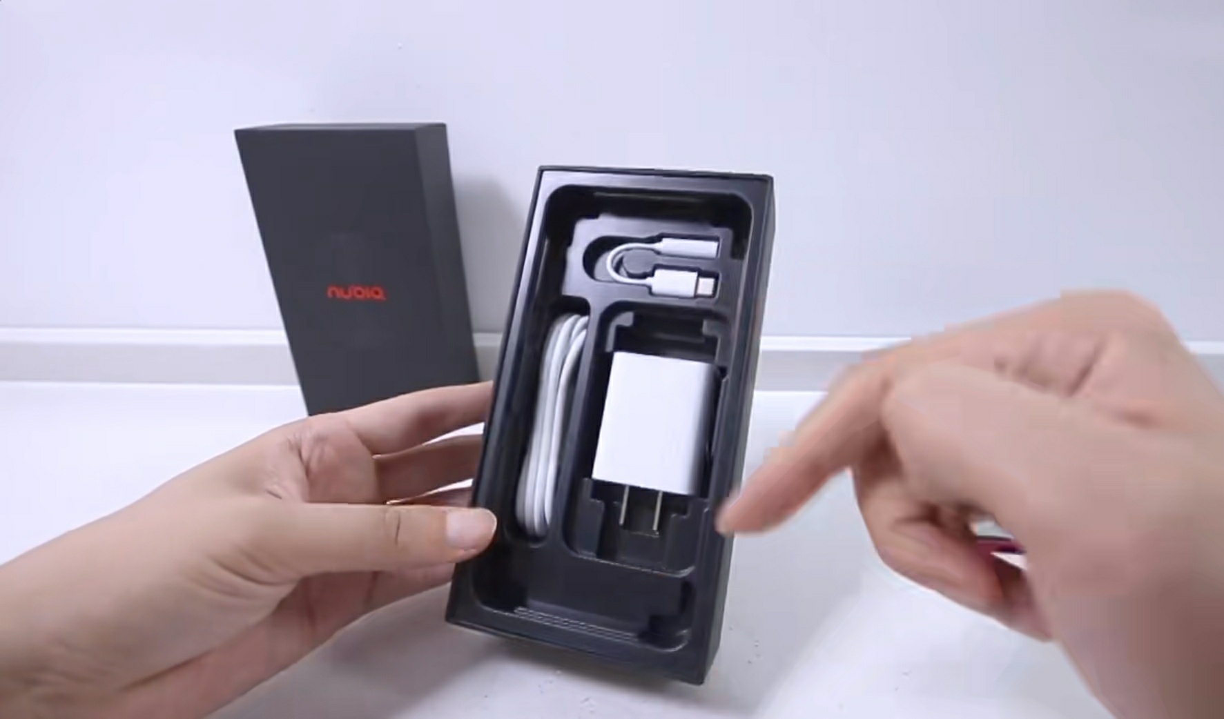 努比亚Z18抢先第一开箱:骁龙845+8GB,售价32