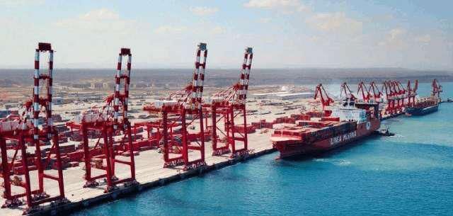 各个国家在此地驻军,中国却租下一个破港口,两