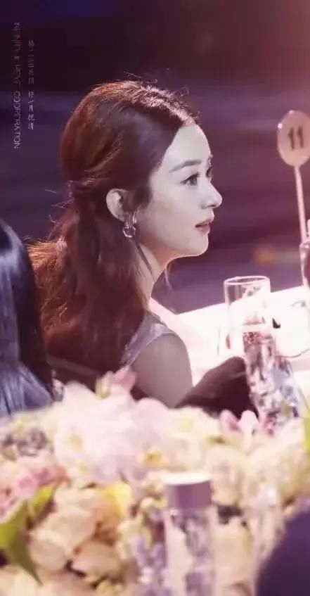 赵丽颖不雅照遭曝光,完美形象不再,网友:这个可