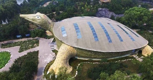 吉林长春现"褶皱"楼:忍不住想给它扯一扯!