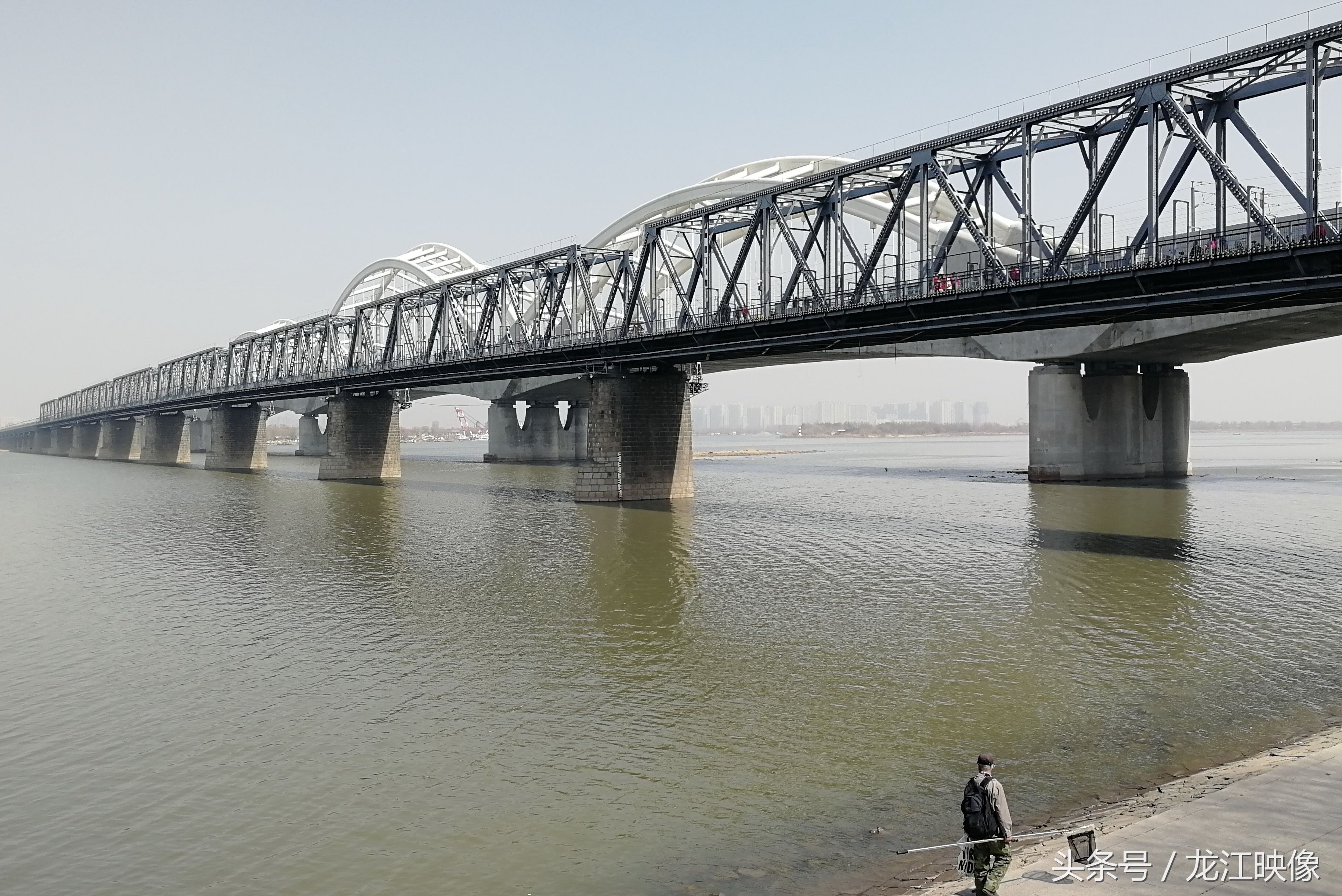 大顶山水利枢纽蓄水备春耕,哈尔滨市江水上涨