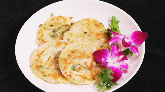 《养生厨房》饺子皮葱油饼+西红柿鸡蛋汤