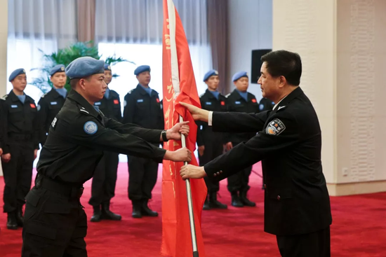 什么样的人能成为维和警察?层层遴选 平均年龄