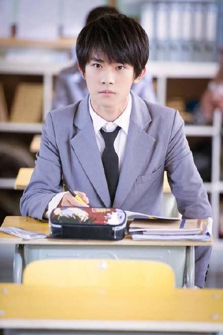 易烊千玺、胡一天、白敬亭校服照曝光,你愿意