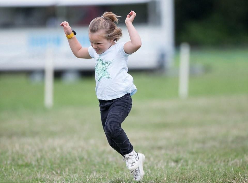 英国女王这个重孙女太皮了 名气都快盖过乔治