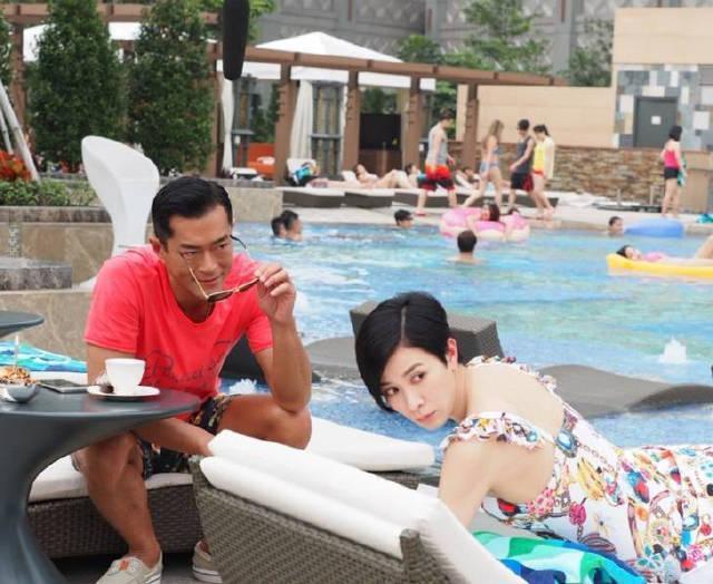 42岁佘诗曼一脱衣服就输了