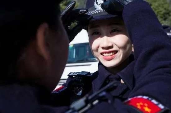 美女城管的夜生活:夜幕降临后变CBA舞娘