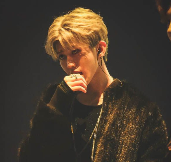 鹿晗的白发,蔡徐坤的金发,范丞丞的红发,都没有