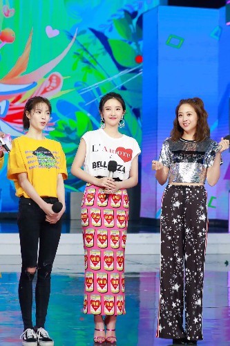 真是厉害唐艺昕!和迪丽热巴同穿一件衣服,连女