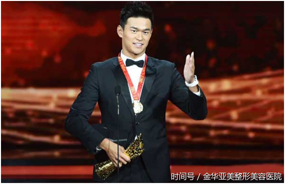 孙杨独揽2大奖 一口大白牙亮瞎别人的眼